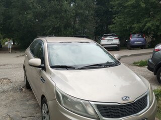 2014 Kia Rio 6-speed III, бежевый, 800000 рублей, вид 1