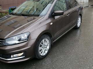 2017 Volkswagen Polo V Рестайлинг, коричневый, 1100000 рублей, вид 1