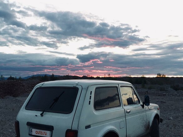 1997 Lada (ВАЗ) 2121 (4x4) I Рестайлинг, белый, 270000 рублей - вид 1