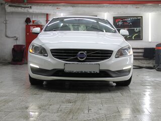 2014 Volvo S60 II Рестайлинг, белый, 1800000 рублей, вид 4