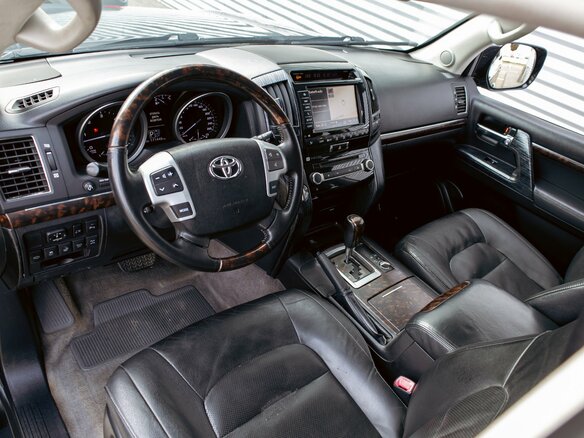 2013 Toyota Land Cruiser 200 Series Рестайлинг 1, чёрный, 2895000 рублей - вид 12