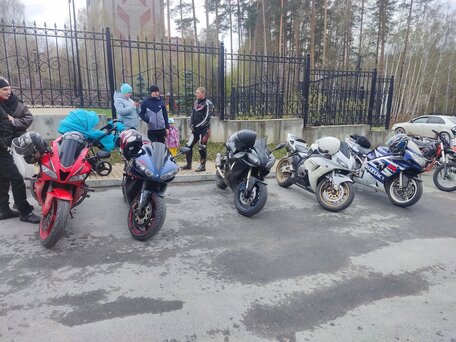 1999 Yamaha YZF-R1, чёрный, 400000 рублей, вид 5
