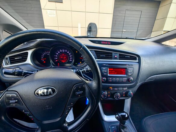 2018 Kia Ceed II Рестайлинг, серый, 1200000 рублей - вид 4