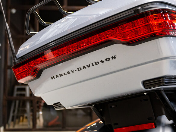 2023 Harley-Davidson Road Glide Limited, серебристый, 3150000 рублей - вид 24