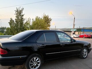 1998 Mercedes-Benz E-Класс 200 II (W210, S210), чёрный, 600000 рублей, вид 4