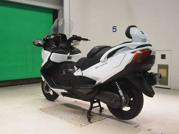 2013 Suzuki Burgman (SkyWave) 650, белый, 647000 рублей - вид 5