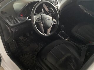 2015 Hyundai Solaris I Рестайлинг, белый, 960000 рублей, вид 4
