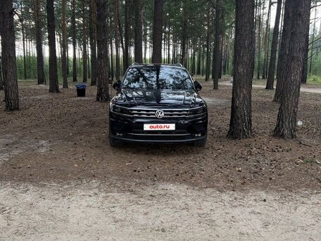 2017 Volkswagen Tiguan II, чёрный, 3440000 рублей, вид 2