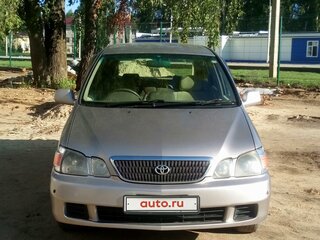 2002 Toyota Gaia, серебристый, 700000 рублей, вид 1