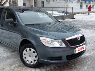 2011 Skoda Octavia II (A5) Рестайлинг, серый, 850000 рублей, вид 3