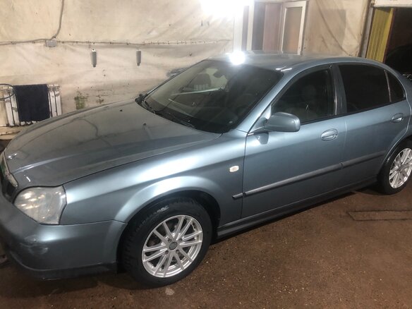 2005 Chevrolet Evanda, серый, 500000 рублей - вид 1