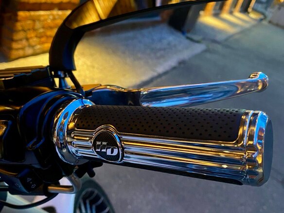 2013 Harley-Davidson V-Rod Muscle, белый, 5100000 рублей - вид 10