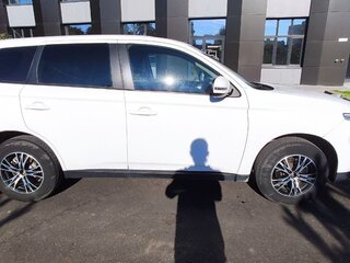 2013 Mitsubishi Outlander III, белый, 1250000 рублей, вид 2