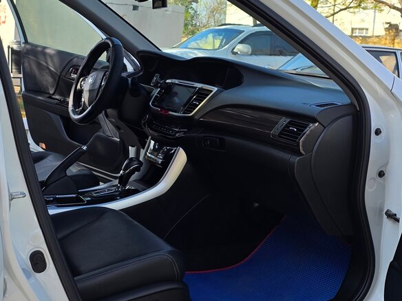 2017 Honda Accord IX Рестайлинг, белый, 2850000 рублей - вид 10