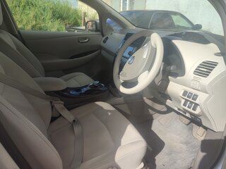 2011 Nissan Leaf I (ZE0/AZE0), серый, 700000 рублей, вид 3