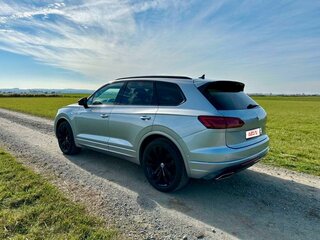 2019 Volkswagen Touareg III, серебристый, 7500000 рублей, вид 5