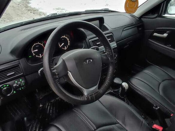 2018 Lada (ВАЗ) Priora I Рестайлинг, белый, 650000 рублей - вид 9