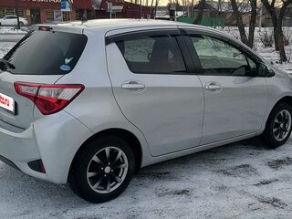 2017 Toyota Vitz III (XP130) Рестайлинг 2, серый, 870000 рублей, вид 3