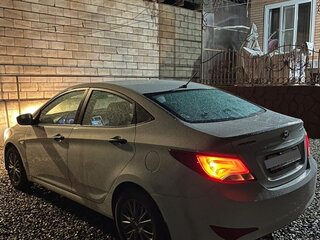 2014 Hyundai Solaris I Рестайлинг, белый, 900000 рублей, вид 4