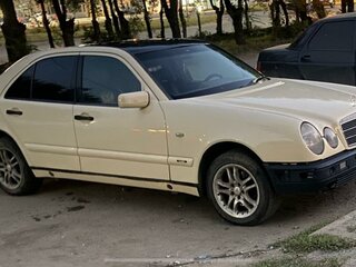 1997 Mercedes-Benz E-Класс 220 II (W210, S210), белый, 340000 рублей, вид 1