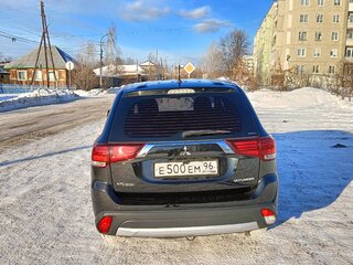 2015 Mitsubishi Outlander III Рестайлинг 2, чёрный, 1700000 рублей, вид 4