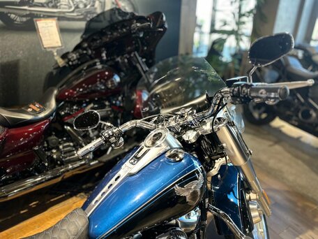 2018 Harley-Davidson Fat Boy, синий, 2400000 рублей, вид 5