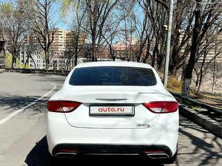 2016 Chrysler 200 II, белый, 1280000 рублей, вид 5