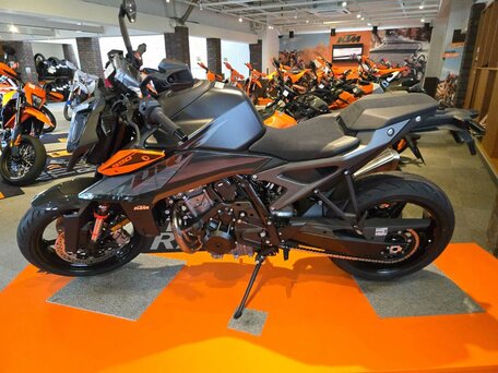 2024 KTM 990 Duke, серый, 1299000 рублей, вид 1