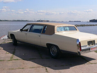 1985 Cadillac Fleetwood Brougham II Рестайлинг, бежевый, 1200000 рублей, вид 3