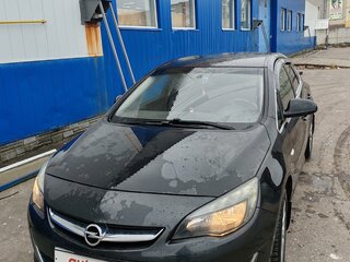 2013 Opel Astra J Рестайлинг, чёрный, 900000 рублей, вид 1