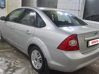 2011 Ford Focus II Рестайлинг, серебристый, 598000 рублей, вид 3