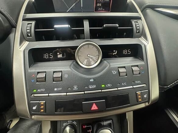 2021 Lexus NX 200 I Рестайлинг, серый, 3350000 рублей - вид 15