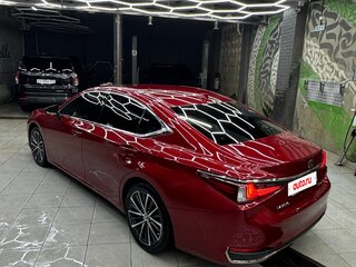 2021 Lexus ES 250 VII Рестайлинг, красный, 4700000 рублей, вид 3