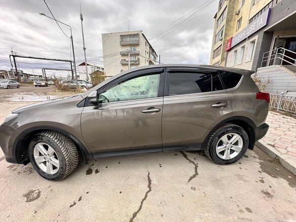 2013 Toyota RAV4 IV (XA40), бежевый, 1800000 рублей - вид 2