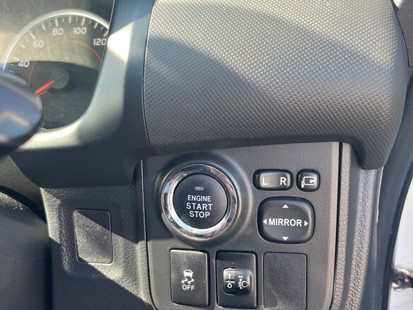 2014 Toyota Wish II Рестайлинг, белый - вид 25