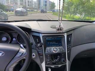 2010 Hyundai Sonata VI (YF), серебристый, 1300000 рублей, вид 5