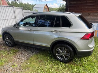 2017 Volkswagen Tiguan II, серебристый, 2400000 рублей, вид 4