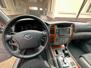 2006 Toyota Land Cruiser 100 Series Рестайлинг 2, серебристый, 2900000 рублей, вид 4