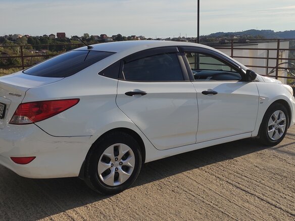 2014 Hyundai Solaris I, белый, 750000 рублей - вид 5