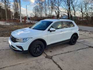 2021 Volkswagen Tiguan II Рестайлинг, белый, 3850000 рублей, вид 1