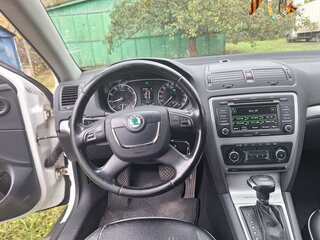 2012 Skoda Octavia II (A5) Рестайлинг, белый, 900000 рублей, вид 5