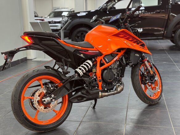 2025 KTM 390 Duke, золотистый, 699000 рублей - вид 5