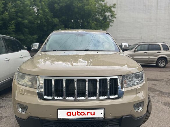 2011 Jeep Grand Cherokee IV (WK2), бежевый, 1400000 рублей