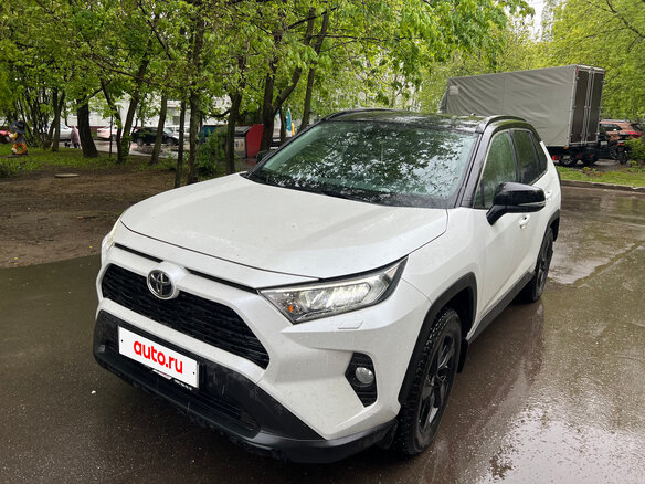 2021 Toyota RAV4 V (XA50), белый, 3499999 рублей