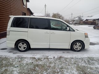 2005 Toyota Voxy I (R60), белый, 600000 рублей, вид 3