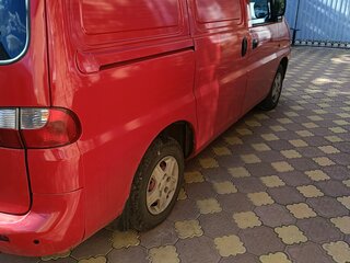 2001 Hyundai Starex I Рестайлинг, красный, 400000 рублей, вид 4