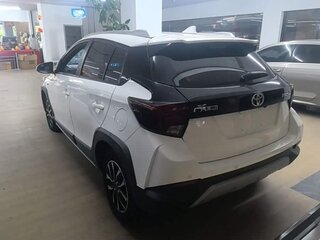 2022 Toyota Yaris L XP150 Рестайлинг, белый, 1200000 рублей, вид 3