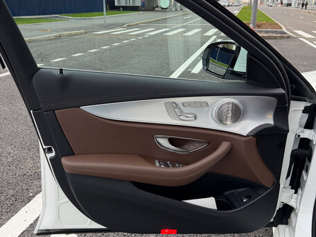 2021 Mercedes-Benz E-Класс 350 V (W213, S213, C238) Рестайлинг, белый, 4950000 рублей, вид 3