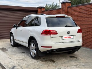 2012 Volkswagen Touareg II, белый, 1680000 рублей, вид 4
