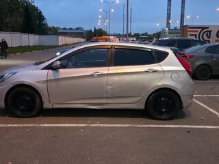 2011 Hyundai Solaris I, серебристый, 610000 рублей, вид 4